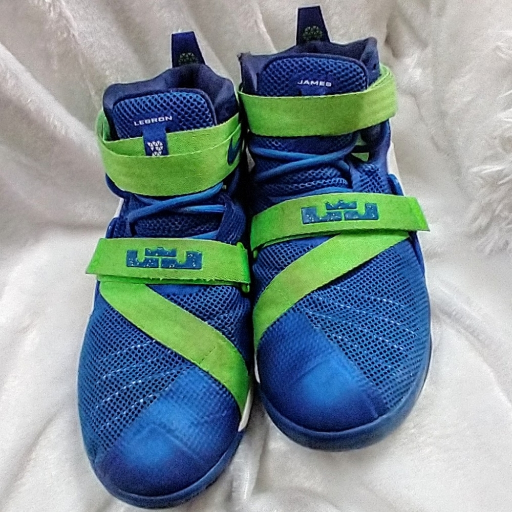 Nike LeBron Soldier 6.5Y  Sneakers